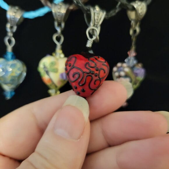 Lot of 4 Glass Heart Bead Corded Necklaces - Picture 6 of 13